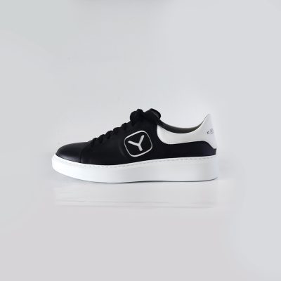 ΑΝΑΤΟΜΙΚΑ ΠΑΠΟΥΤΣΙΑ KYANA - ΜΑΥΡΑ ΜΕ ΛΕΥΚΗ ΛΕΠΤΟΜΕΡΕΙΑ