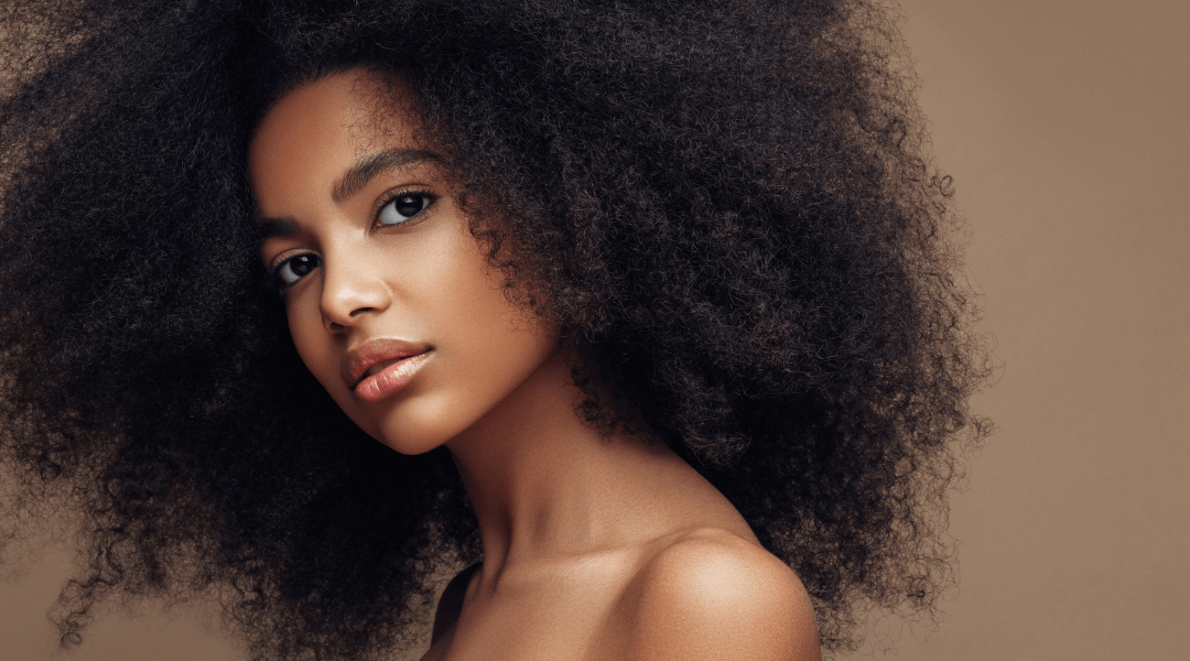 ρουτίνα περιποίησης για σγουρά μαλλιά